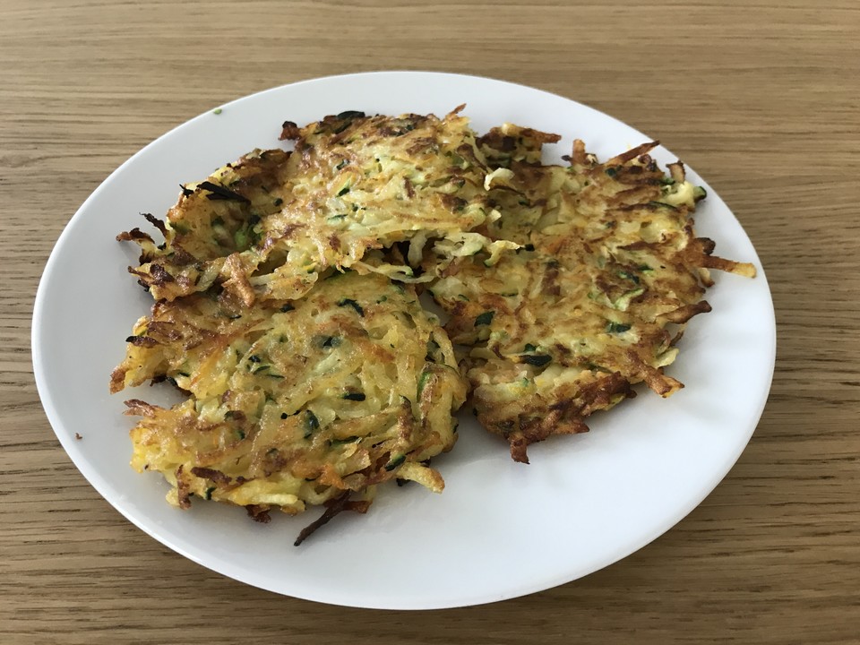 Kartoffelpuffer mit Zucchini und Karotten von supermaus6588 | Chefkoch.de