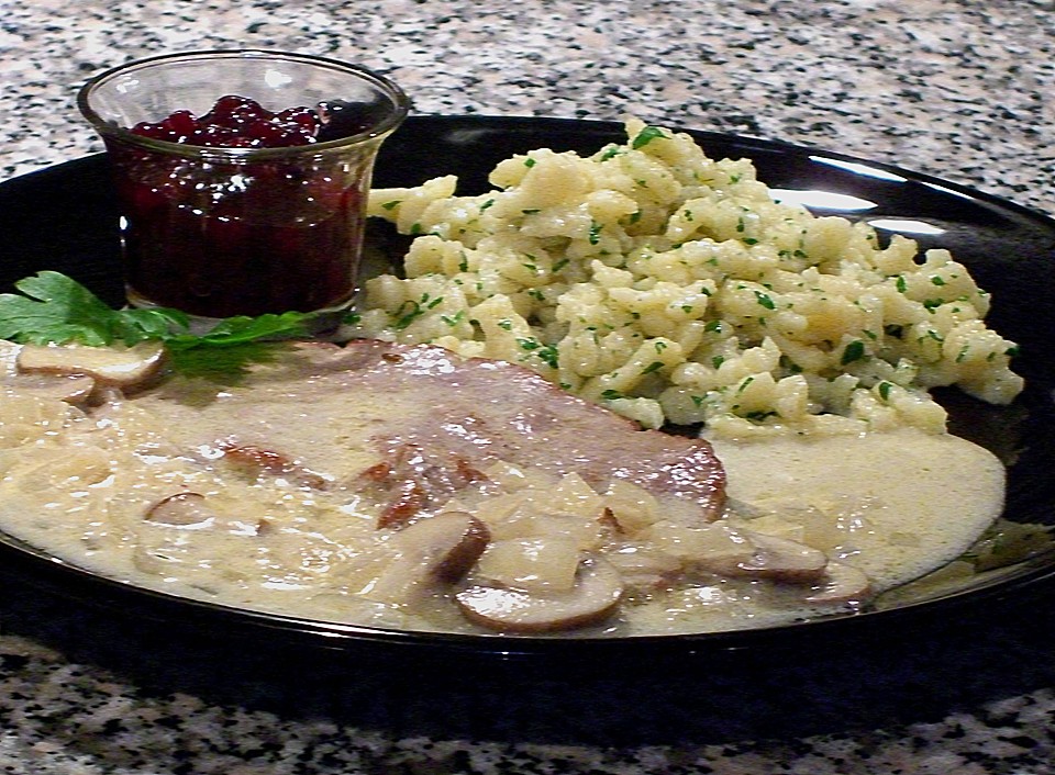 Kalbsschnitzel mit Champignonrahmsauce und Spätzle | Chefkoch.de