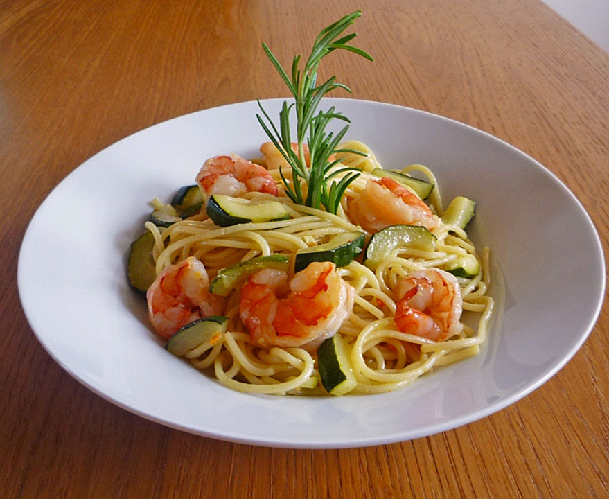 Spaghettini mit Zucchini und Garnelen von kochschlampe | Chefkoch.de