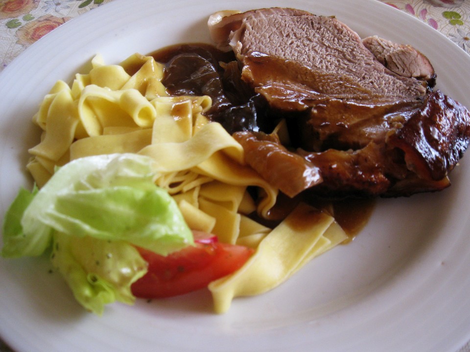 Schweinebraten mit Sauce von mamatuktuk | Chefkoch.de