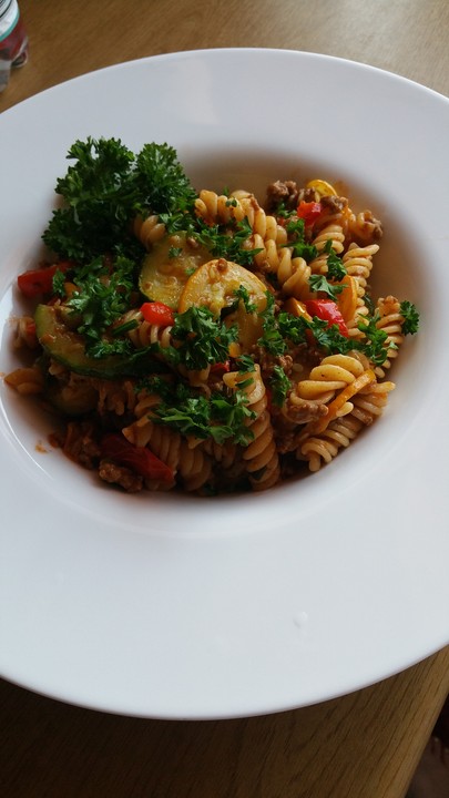 Italienische Nudelpfanne mit Hackfleisch und Gemüse von Sivi | Chefkoch.de