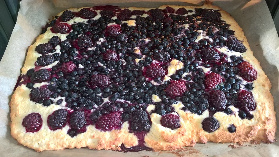 Schneller Beeren - Blechkuchen mit Quark | Chefkoch.de