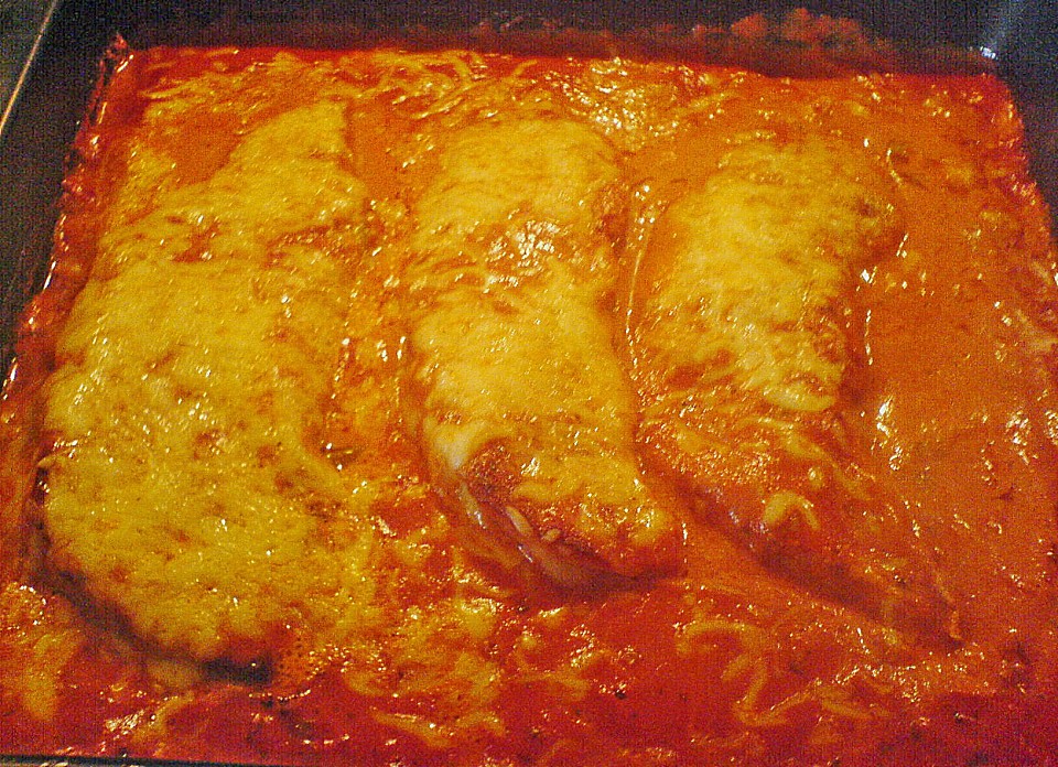 Schnitzel bologneser Art mit Tortellini in Gemüse - Käse - Sahne ...