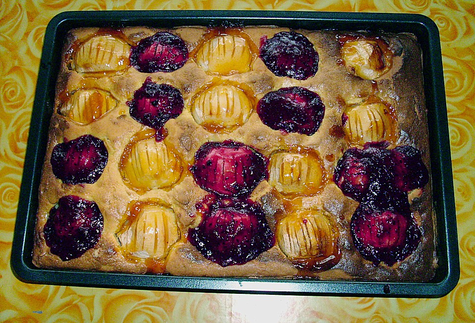 Apfel - Marzipan - Kuchen von angelika1m | Chefkoch.de