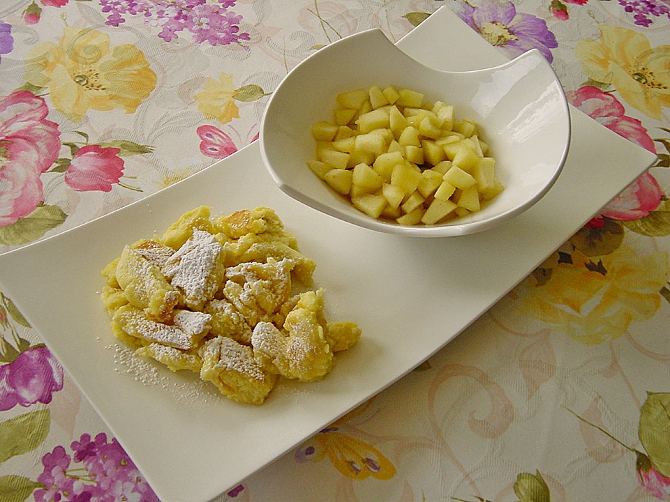 Kaiserschmarrn mit Apfelmus - Ein sehr schönes Rezept | Chefkoch.de