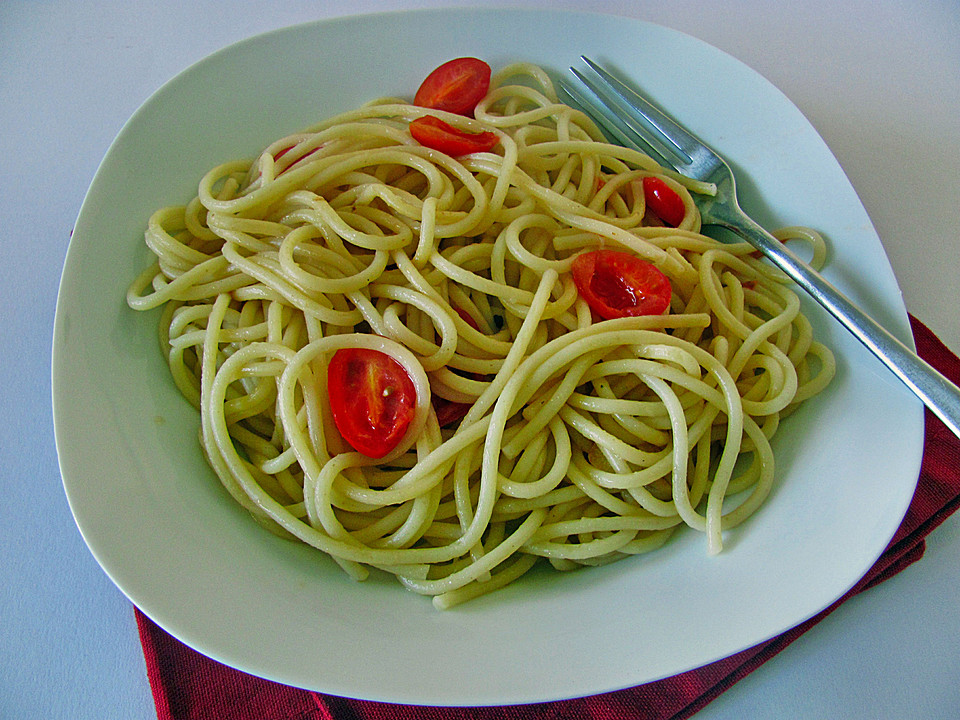 Knoblauchspaghetti mit frischen Tomaten von Smello | Chefkoch.de