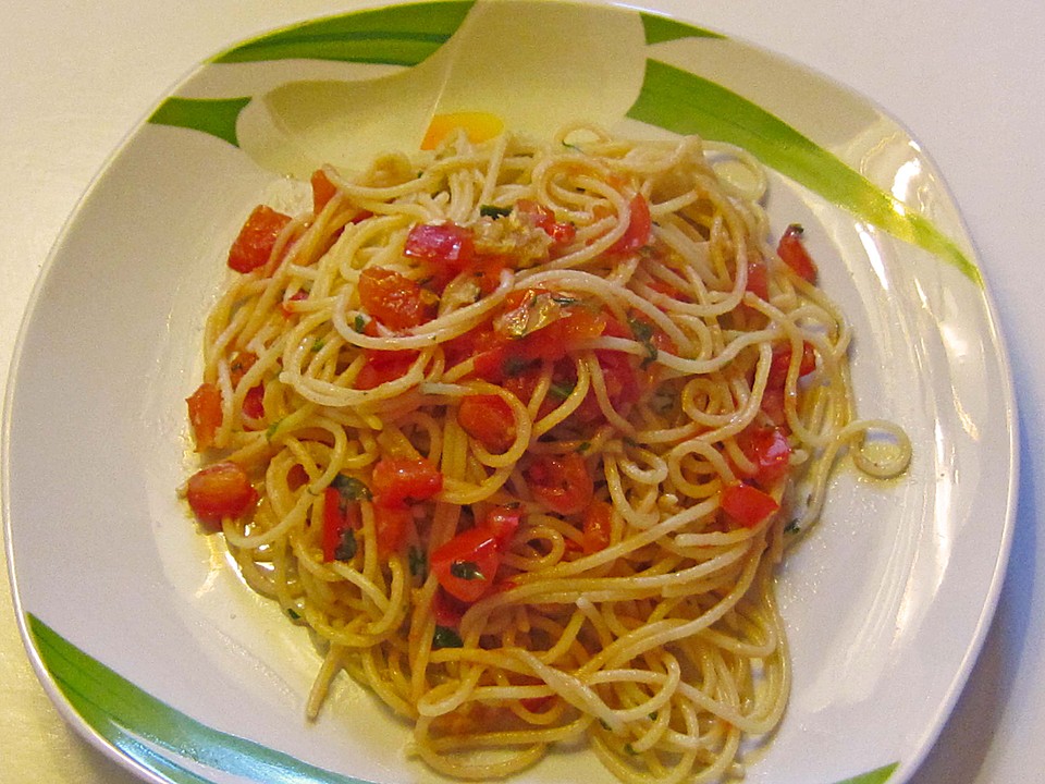 Knoblauchspaghetti mit frischen Tomaten von Smello | Chefkoch.de