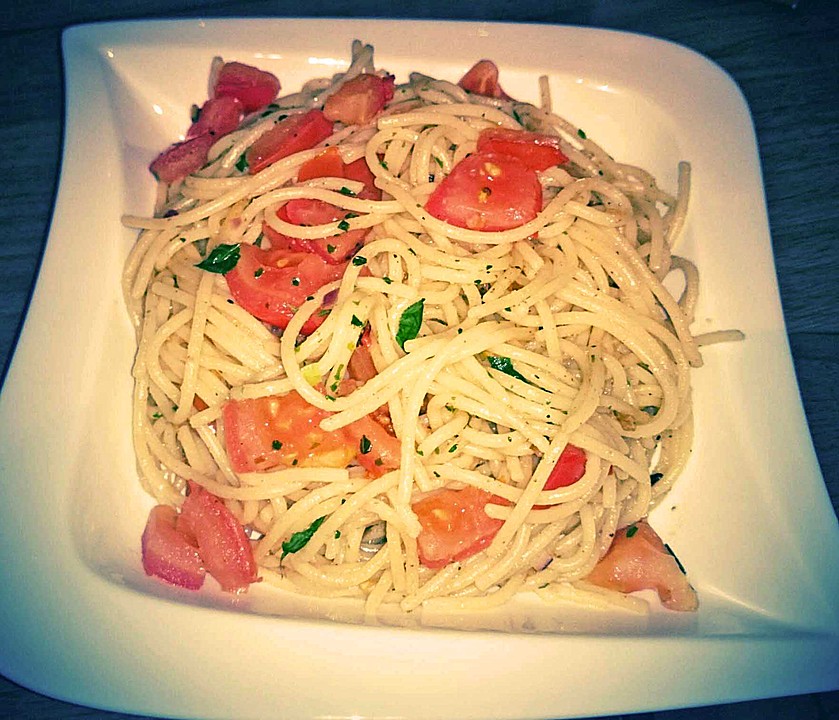 Knoblauchspaghetti mit frischen Tomaten von Smello | Chefkoch.de