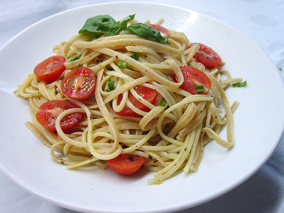 Knoblauchspaghetti mit frischen Tomaten von Smello | Chefkoch.de