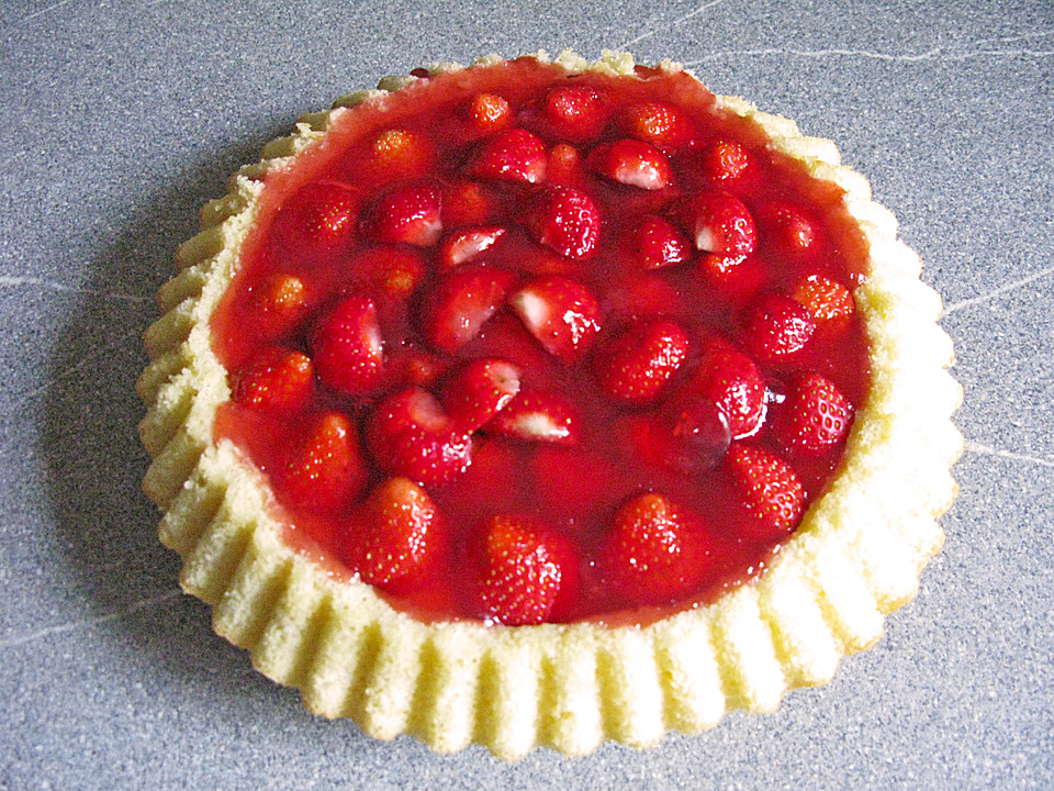 Erdbeertorte mit Mürbeteigboden von Lindasgaby | Chefkoch.de