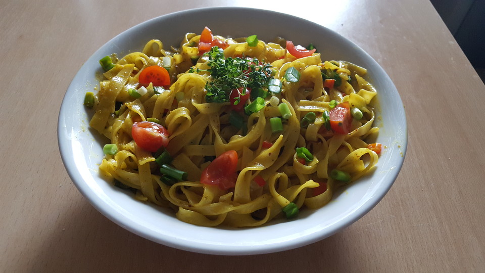 Curryspaghetti mit Frühlingszwiebeln von Cookie-Diva | Chefkoch.de