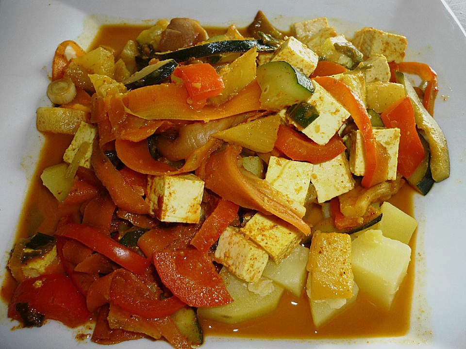 Bunte Gemüsepfanne mit Tofu auf Reis von Jujak | Chefkoch.de