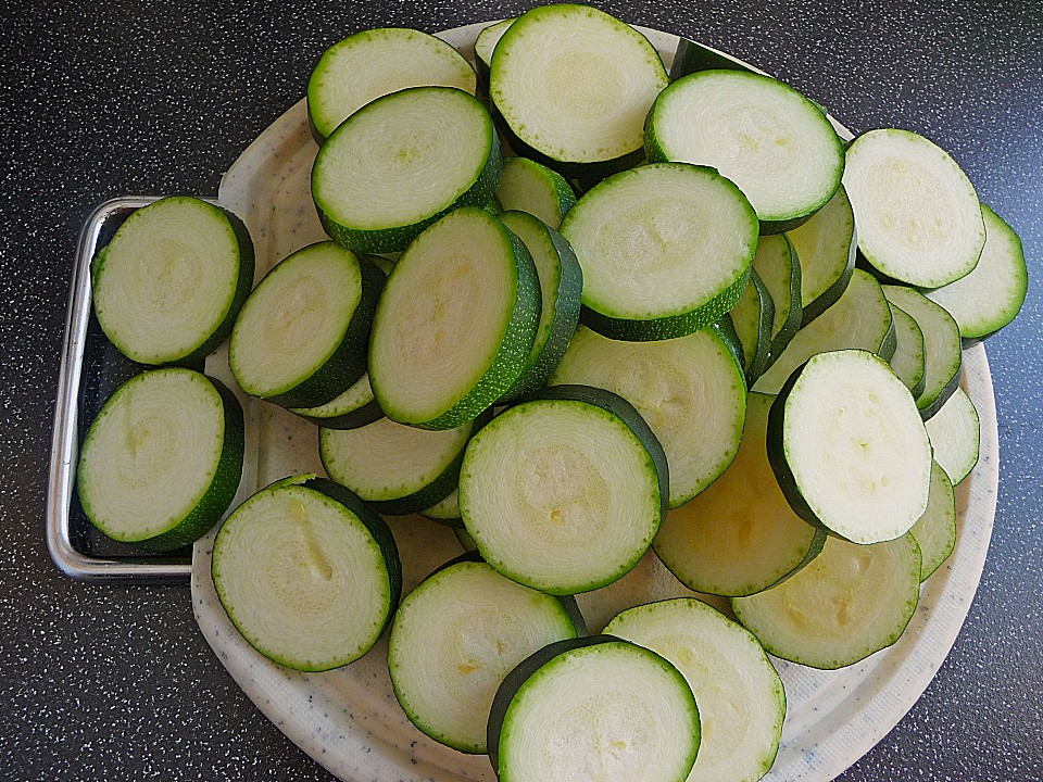 Zucchini in einer Knoblauch - Walnuss - Joghurt - Sauce von demma ...