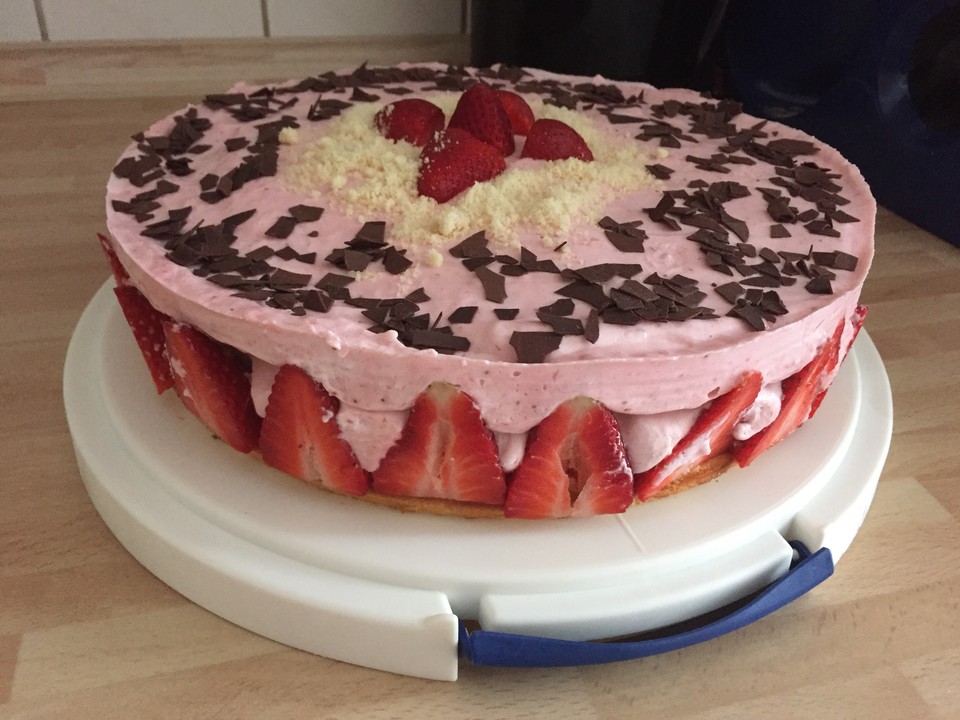 Erdbeer - Joghurt - Sahne - Torte von Patchine | Chefkoch.de