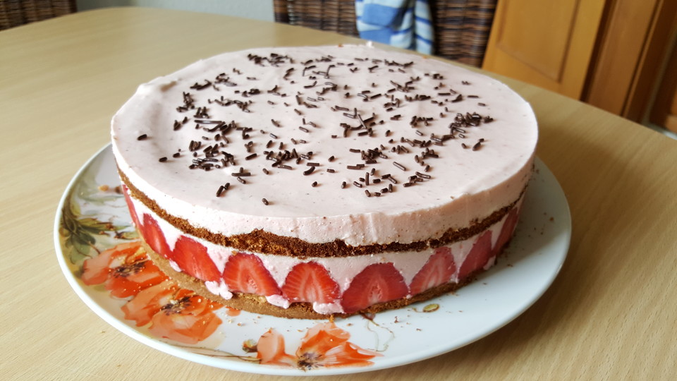 Erdbeer - Joghurt - Sahne - Torte von Patchine | Chefkoch.de