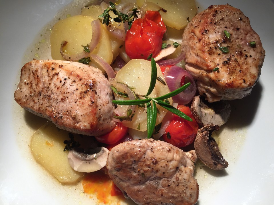 Schweinefilet mit Kartoffeln &amp; Tomaten aus dem Ofen von Netti | Chefkoch.de