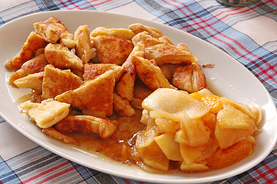 Kaiserschmarrn mit Apfel - Orangen - Sauce von mamatuktuk | Chefkoch.de