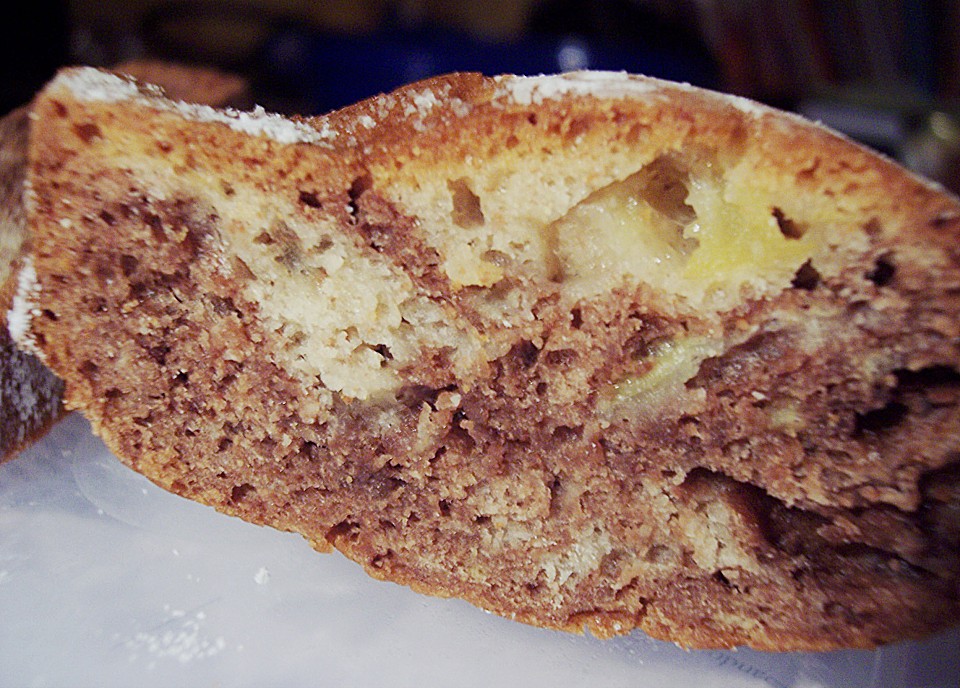 Bananenkuchen mit Schokotouch und Apfelstückchen von dschindschibirijon ...