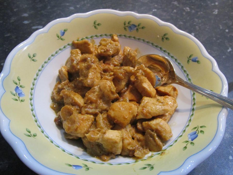 Putengulasch einfach und schnell von ralfgerberding | Chefkoch.de Putengulasch einfach und schnell von ralfgerberding | Chefkoch.de