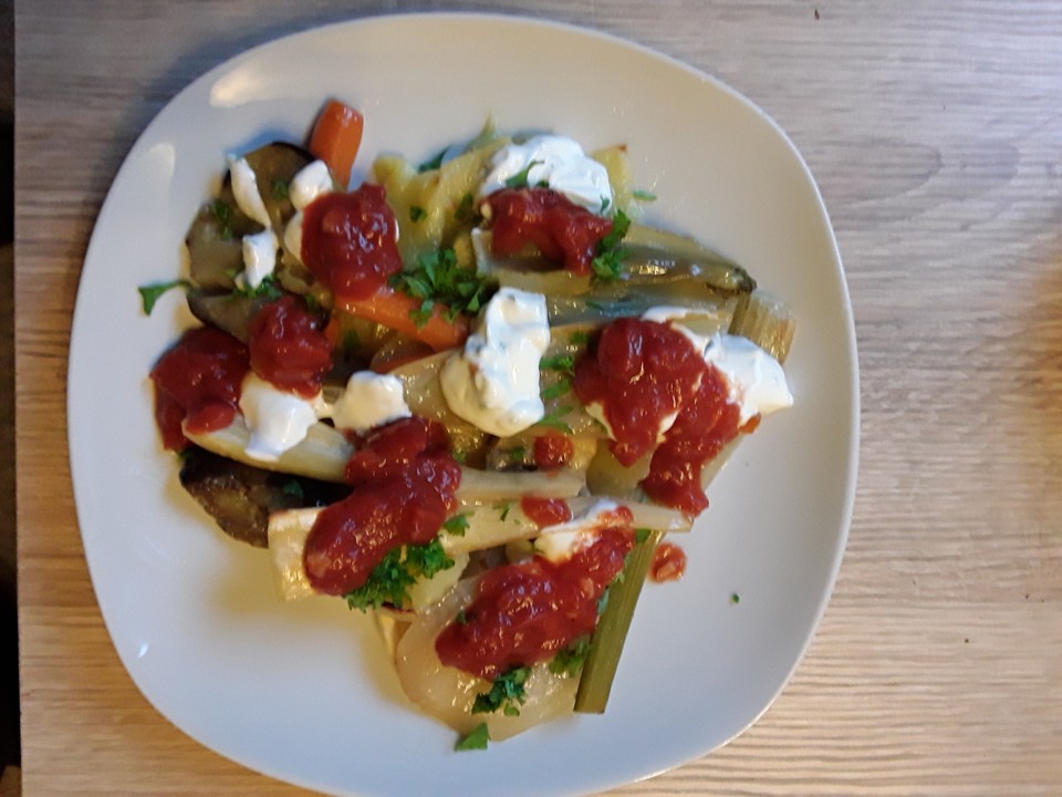 Mediterranes gebackenes Gemüse mit Joghurt - Tomatensauce von demma ...