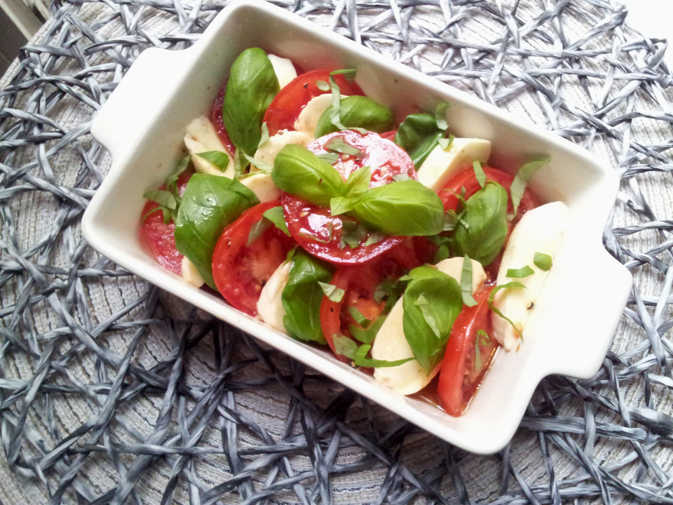Mozzarella - Tomaten - Salat von krom4720 | Chefkoch.de