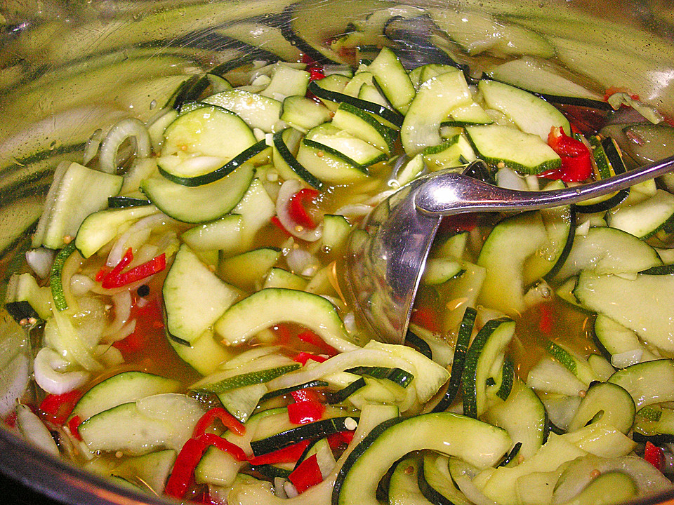 Zucchini, eingelegt mit Paprika und Knoblauch von aquana | Chefkoch.de