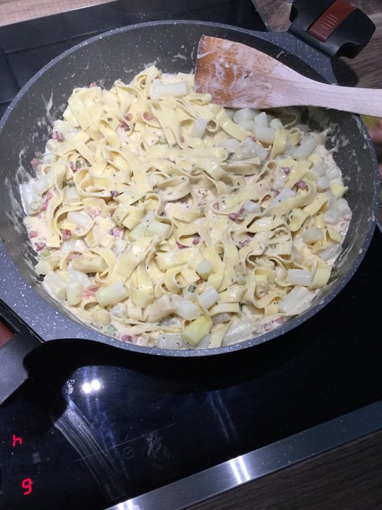 Nudeln mit grünem Spargel und Ziegenkäsesauce von Eri77 | Chefkoch.de
