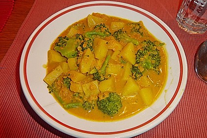 Kartoffel-Brokkoli-Curry mit Kokosmilch 9