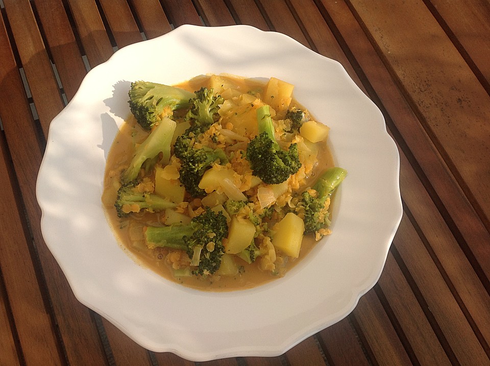 Kartoffel Brokkoli Curry Mit Kokosmilch Von Alexandradugas Chefkoch De