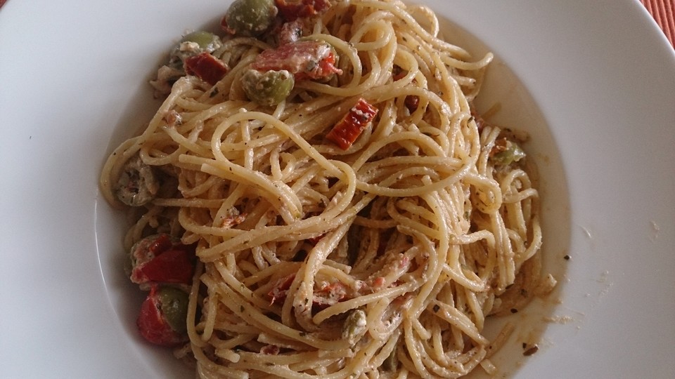 Spaghetti mit Feta, getrockneten Tomaten und Oliven von nutshell84 ...