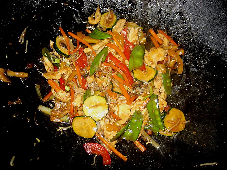 Gebratenes Gemüse mit Hähnchen - Pad Pak Gai von Surina | Chefkoch.de