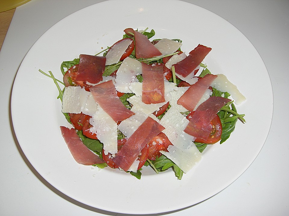 Tomaten - Rucola - Salat mit Schinken und Parmesan von Epomeo123 ...