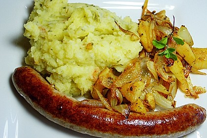 Bratwurst mit Apfel- und Zwiebelgemüse 2