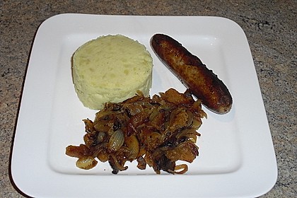Bratwurst mit Apfel- und Zwiebelgemüse 10
