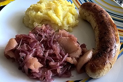 Bratwurst mit Apfel- und Zwiebelgemüse 6