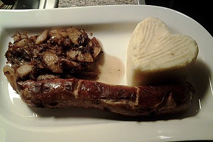 Bratwurst mit Apfel- und Zwiebelgemüse 14