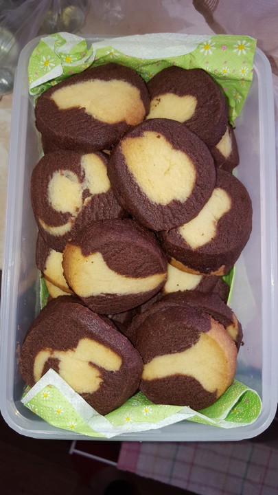 Schwarz - Weiß - Plätzchen von sweet-angie | Chefkoch.de Schwarz - Weiß - Plätzchen von sweet-angie | Chefkoch.de