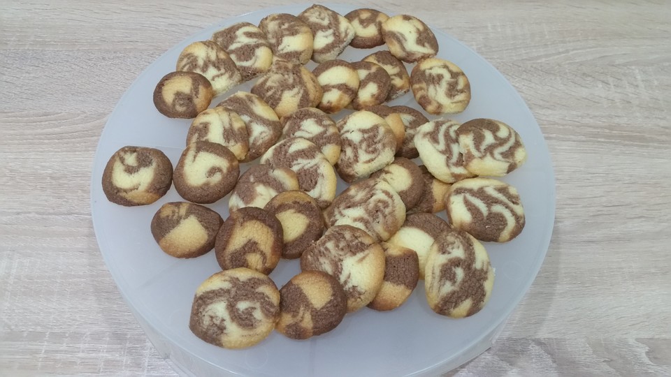 Schwarz - Weiß - Plätzchen von sweet-angie | Chefkoch.de
