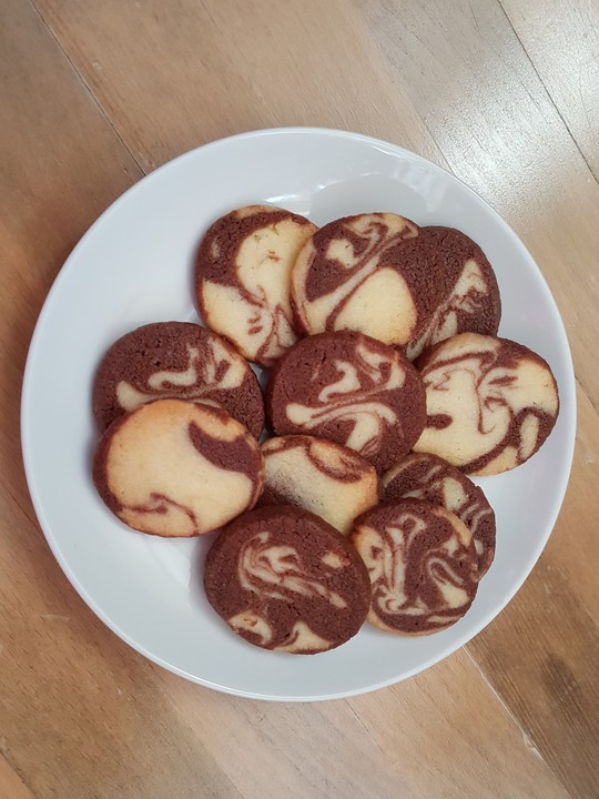 Schwarz - Weiß - Plätzchen von sweet-angie | Chefkoch.de