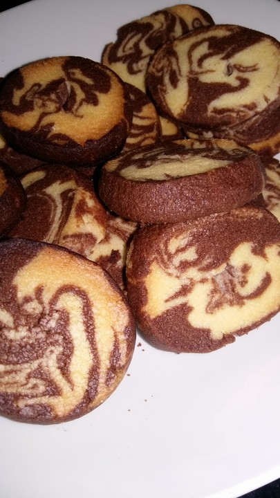 Schwarz - Weiß - Plätzchen von sweet-angie | Chefkoch.de