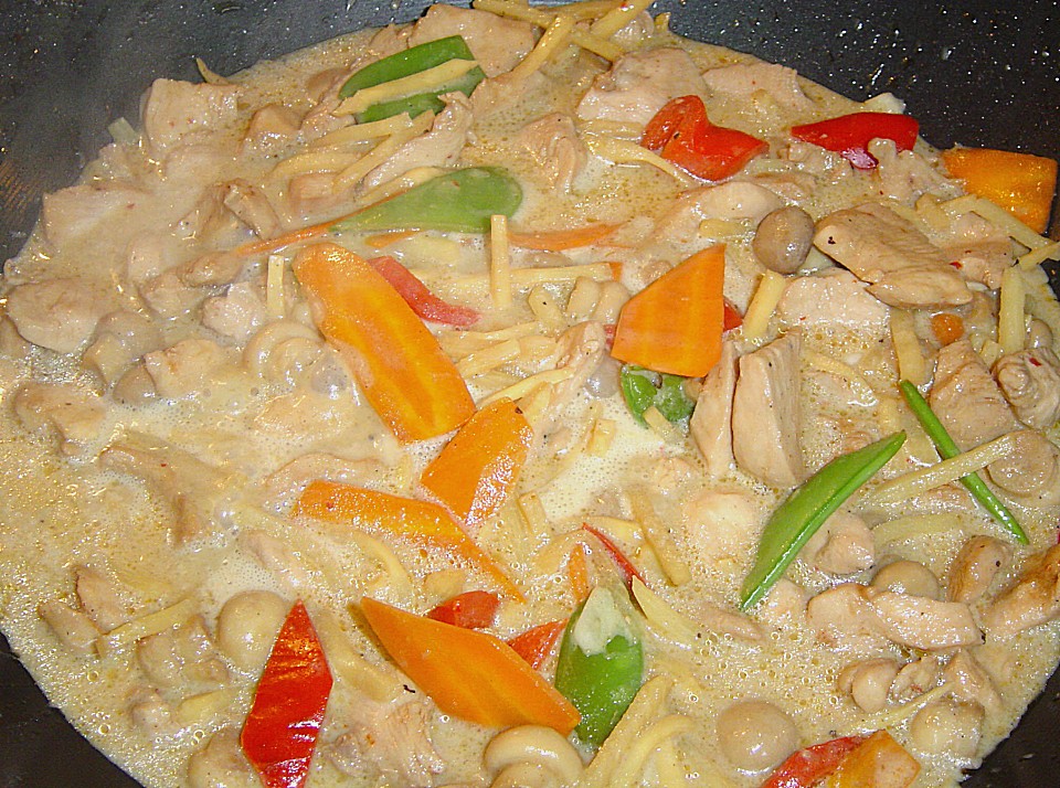 Thai Gericht: Hähnchenbrustfilet mit verschiedenem Gemüse und ...