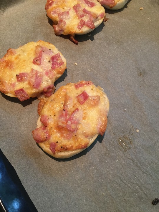 Käse - Schinken - Brötchen aus dem Ofen von Pebbles1 | Chefkoch.de