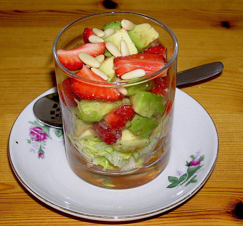 Avocado - Erdbeer - Salat mit Ingwer Dressing von chefkoch | Chefkoch.de