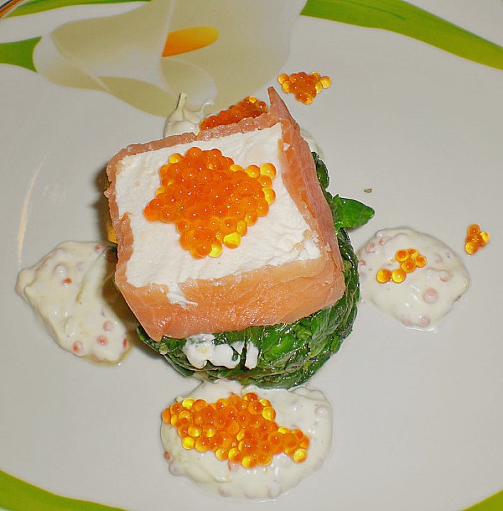 Räucherlachsmousse auf gebratenem Spinatsalat von chefkoch | Chefkoch.de