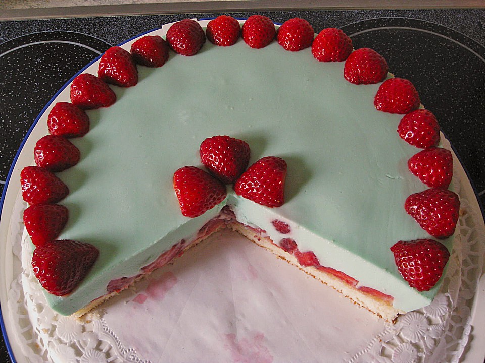 Waldmeister - Frischkäse - Torte mit Erdbeeren von reise-tiger ...