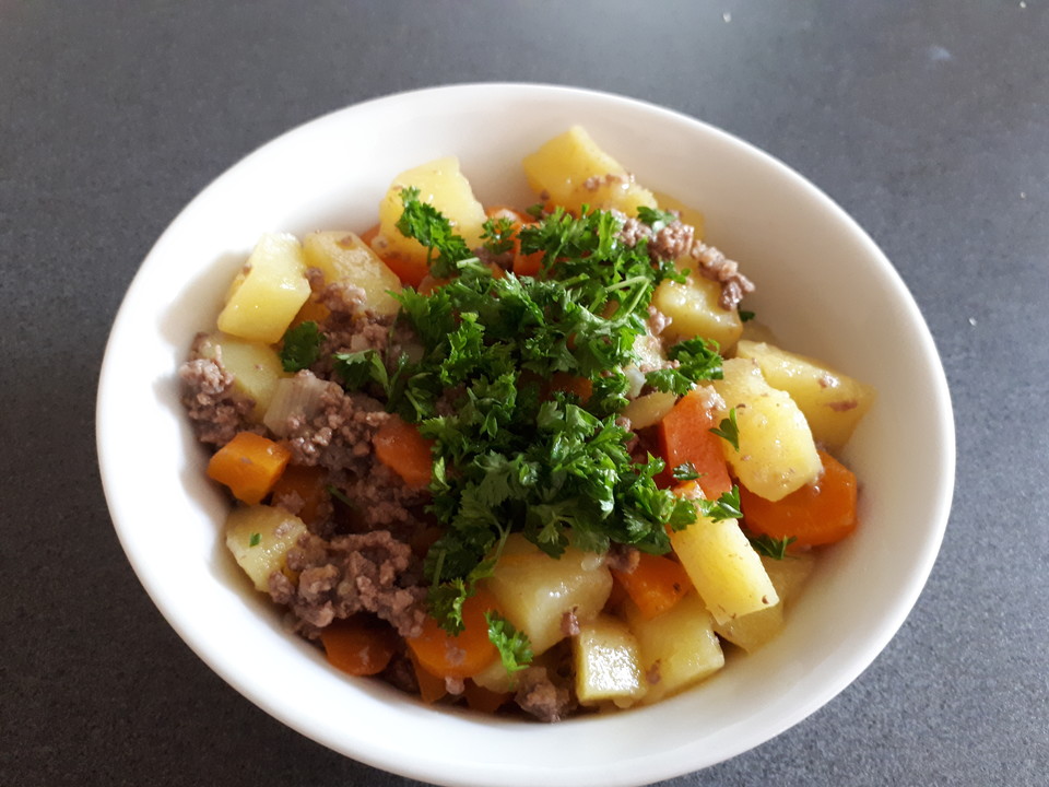 Hackfleisch - Kartoffel - Möhren - Eintopf von jojo60 | Chefkoch.de