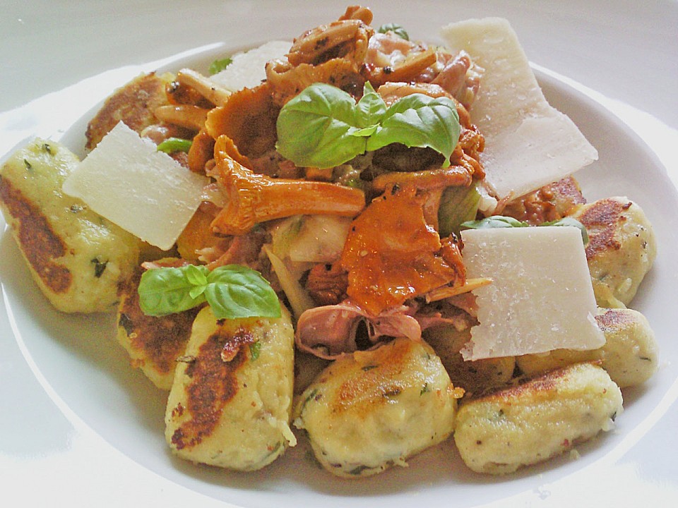 Basilikum Kartoffel - Gnocchi mit Pfifferlingen und Parmaschinken von ...