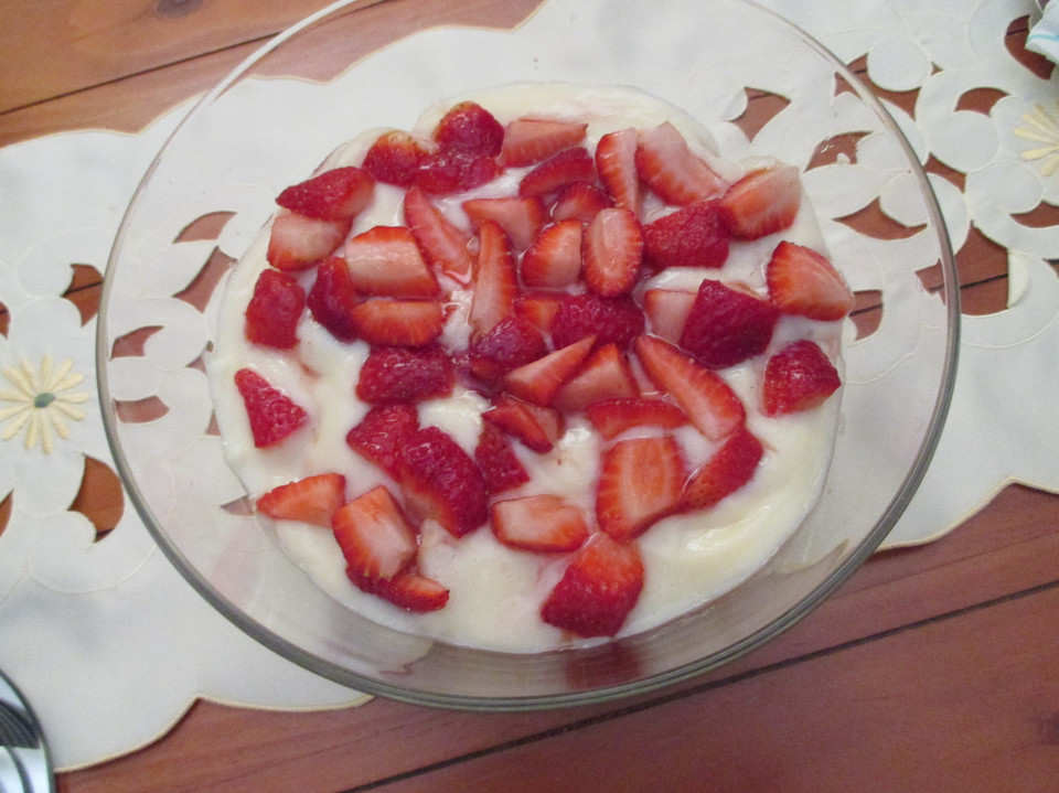 Erdbeer - Vanille - Trifle mit Zwieback von CookingJulie | Chefkoch.de